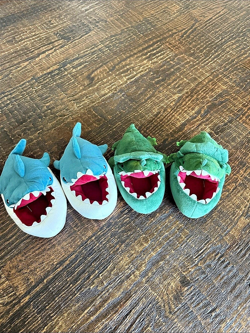 Kids slippers size medium 13/1 Shark & Dino